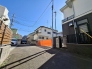 閑静な住宅街の一画、駅までも一直線の利便性に住環境の整うエリア