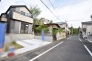 安心して暮らすことのできる住宅街。　住宅地の道路は一般に交通量が少なく車などの騒音が少ないため、住民にとって静かな生活環境が提供されます。
