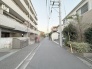周辺は住宅が建ち並ぶ閑静な住宅街です。
