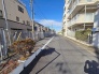 周辺は住宅が建ち並ぶ閑静な住宅街です。
