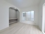 便利なデスク付きのお部屋です。