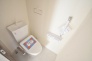 トイレにはウォシュレット機能を標準装備。
