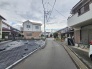 安心して暮らすことのできる住宅街。　住宅地の道路は一般に交通量が少なく車などの騒音が少ないため、住民にとって静かな生活環境が提供されます。
