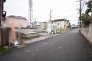 安心して暮らすことのできる住宅街。　住宅地の道路は一般に交通量が少なく車などの騒音が少ないため、住民にとって静かな生活環境が提供されます。
