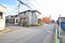 安心して暮らすことのできる住宅街。　住宅地の道路は一般に交通量が少なく車などの騒音が少ないため、住民にとって静かな生活環境が提供されます。
