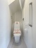 階段下を有効活用したトイレスペース。
便座はもちろんウォシュレット。

