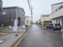 安心して暮らすことのできる住宅街。　住宅地の道路は一般に交通量が少なく車などの騒音が少ないため、住民にとって静かな生活環境が提供されます。
