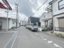 安心して暮らすことのできる住宅街。　住宅地の道路は一般に交通量が少なく車などの騒音が少ないため、住民にとって静かな生活環境が提供されます。
