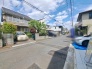 安心して暮らすことのできる住宅街。　住宅地の道路は一般に交通量が少なく車などの騒音が少ないため、住民にとって静かな生活環境が提供されます。
