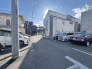 安心して暮らすことのできる住宅街。　住宅地の道路は一般に交通量が少なく車などの騒音が少ないため、住民にとって静かな生活環境が提供されます。

