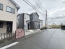 安心して暮らすことのできる住宅街。　住宅地の道路は一般に交通量が少なく車などの騒音が少ないため、住民にとって静かな生活環境が提供されます。

