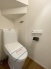 階段下を有効活用したトイレスペース。
便座はもちろんウォシュレット。

