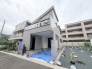洗練されたフォルムが街並みに静かに溶け込み、確かな存在感と落ち着きを纏った美しい外観が、日々の暮らしに上質な彩りと安らぎをもたらします
