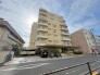実際に室内をご見学頂くと生活のイメージが広がると思います。家具を置いたイメージや窓からの景色など。周辺で販売に出している物件も一緒にまとめてご見学頂き、比較する事もできます。お気軽に担当スタッフまでお申しつけください。
