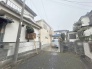 周辺は住宅が建ち並ぶ閑静な住宅街です。

