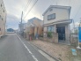 安心して暮らすことのできる住宅街。　住宅地の道路は一般に交通量が少なく車などの騒音が少ないため、住民にとって静かな生活環境が提供されます。
