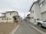 2号棟 安心して暮らすことのできる住宅街。　住宅地の道路は一般に交通量が少なく車などの騒音が少ないため、住民にとって静かな生活環境が提供されます。
