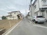 1号棟 安心して暮らすことのできる住宅街。　住宅地の道路は一般に交通量が少なく車などの騒音が少ないため、住民にとって静かな生活環境が提供されます。
