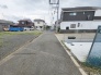 安心して暮らすことのできる住宅街。　住宅地の道路は一般に交通量が少なく車などの騒音が少ないため、住民にとって静かな生活環境が提供されます。
