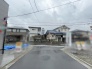 安心して暮らすことのできる住宅街。　住宅地の道路は一般に交通量が少なく車などの騒音が少ないため、住民にとって静かな生活環境が提供されます。
