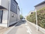 安心して暮らすことのできる住宅街。　住宅地の道路は一般に交通量が少なく車などの騒音が少ないため、住民にとって静かな生活環境が提供されます。
