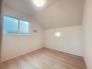 勾配天井の2階のお部屋。この勾配の角度がお洒落な雰囲気を感じさせてくれます。
