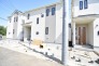 安心して暮らすことのできる住宅街。　住宅地の道路は一般に交通量が少なく車などの騒音が少ないため、住民にとって静かな生活環境が提供されます。
