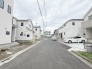 安心して暮らすことのできる住宅街。　住宅地の道路は一般に交通量が少なく車などの騒音が少ないため、住民にとって静かな生活環境が提供されます。
