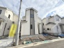 周辺の街並みの中で適度な主張、生活に溶け込むシンプルなデザインの外観が魅力の一戸建です。

