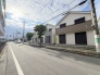 安心して暮らすことのできる住宅街。　住宅地の道路は一般に交通量が少なく車などの騒音が少ないため、住民にとって静かな生活環境が提供されます。
