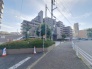 周辺は住宅が建ち並ぶ閑静な住宅街です。
