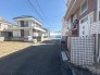 安心して暮らすことのできる住宅街。　住宅地の道路は一般に交通量が少なく車などの騒音が少ないため、住民にとって静かな生活環境が提供されます。
