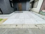 周辺の街並みの中で適度な主張、生活に溶け込むシンプルなデザインの外観が魅力の一戸建です。
