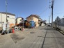 実際に室内をご見学頂くと生活のイメージが広がると思います。家具を置いたイメージや窓からの景色など。周辺で販売に出している物件も一緒にまとめてご見学頂き、比較する事もできます。お気軽に担当スタッフまでお申しつけください。
