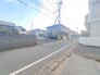 周辺は住宅が建ち並ぶ閑静な住宅街です。

