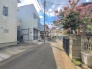 安心して暮らすことのできる住宅街。　住宅地の道路は一般に交通量が少なく車などの騒音が少ないため、住民にとって静かな生活環境が提供されます。
