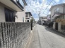 安心して暮らすことのできる住宅街。　住宅地の道路は一般に交通量が少なく車などの騒音が少ないため、住民にとって静かな生活環境が提供されます。
