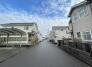 安心して暮らすことのできる住宅街。　住宅地の道路は一般に交通量が少なく車などの騒音が少ないため、住民にとって静かな生活環境が提供されます。
