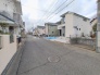 安心して暮らすことのできる住宅街。　住宅地の道路は一般に交通量が少なく車などの騒音が少ないため、住民にとって静かな生活環境が提供されます。
