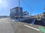 安心して暮らすことのできる住宅街。　住宅地の道路は一般に交通量が少なく車などの騒音が少ないため、住民にとって静かな生活環境が提供されます。
