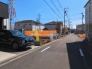安心して暮らすことのできる住宅街。　住宅地の道路は一般に交通量が少なく車などの騒音が少ないため、住民にとって静かな生活環境が提供されます。
