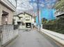 周辺は住宅が建ち並ぶ閑静な住宅街です。
