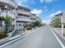周辺は住宅が建ち並ぶ閑静な住宅街です。
