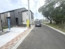 周辺は住宅が建ち並ぶ閑静な住宅街です。
