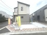 周辺の街並みの中で適度な主張、生活に溶け込むシンプルなデザインの外観が魅力の一戸建です。
