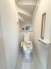 1号棟 階段下を有効活用したトイレスペース。
便座はもちろんウォシュレット。


