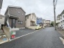 安心して暮らすことのできる住宅街。　住宅地の道路は一般に交通量が少なく車などの騒音が少ないため、住民にとって静かな生活環境が提供されます。
