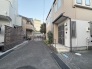 周辺は住宅が建ち並ぶ閑静な住宅街です。
