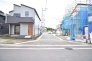 安心して暮らすことのできる住宅街。　住宅地の道路は一般に交通量が少なく車などの騒音が少ないため、住民にとって静かな生活環境が提供されます。
