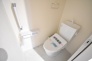 トイレにはウォシュレット機能を標準装備。
